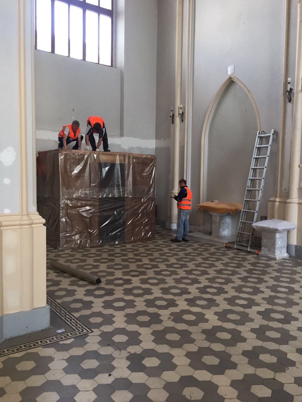 Напольное покрытие в храме